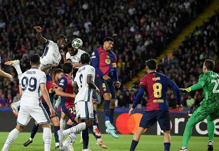 开云网页版-球队在关键时刻展现出决心与毅力英语